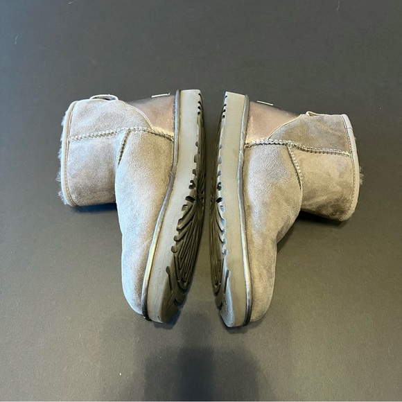 UGG Classic mini suede women’s boot, grey and metallic, shearling size 7US - Picture 10 of 12